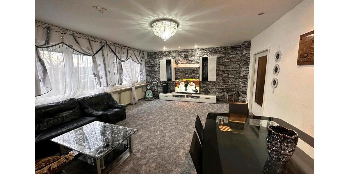 Eine 117 Quadratmeter große Wohnung steht zum Verkauf. 4 zimmer