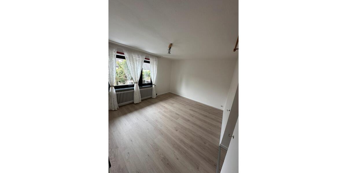 Doppelhaushälfte Düsseldorf Stadtbezirk 6 - 5 Zimmer, 146 m&sup2;, 2.600&euro; | Angebot:26051077