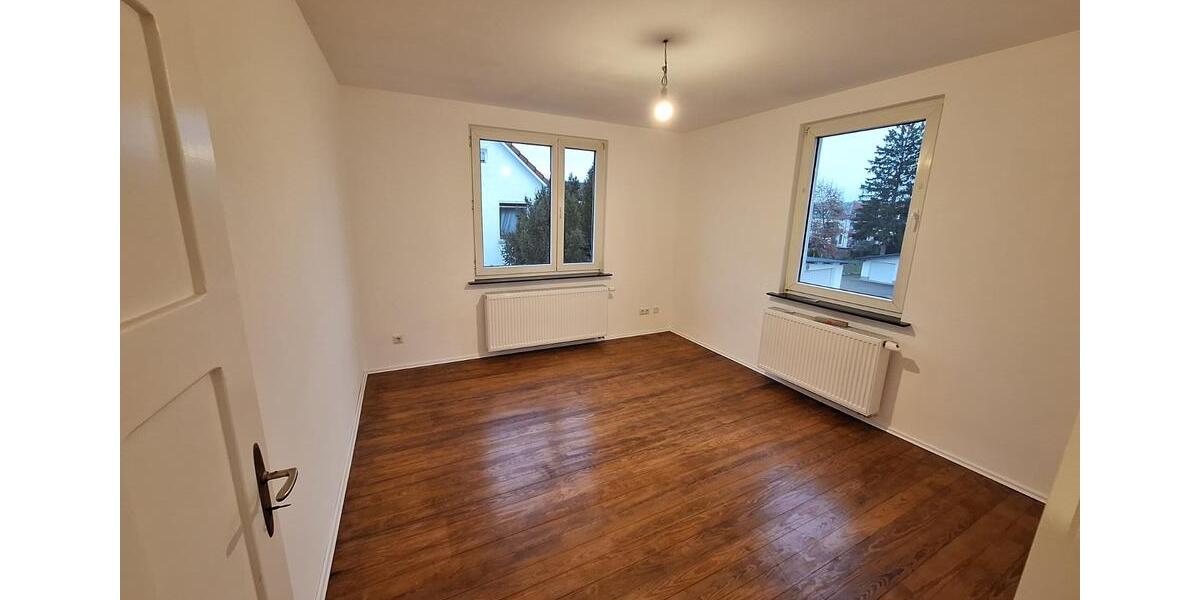 Sanierte 6-Zimmer DHH in Nieder-Eschbach mit Garage in Bestlage 6 zimmer