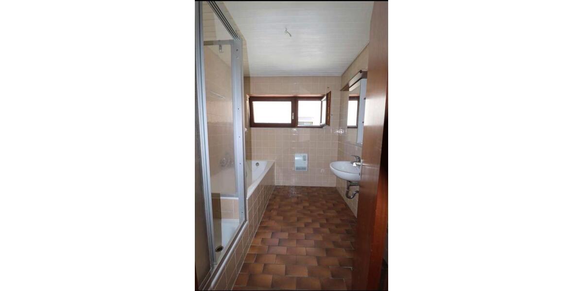 Dachgeschoßwohnung Kirchheim unter Teck - 2.5 Zimmer, 74 m&sup2;, 830&euro; | Angebot:26316441