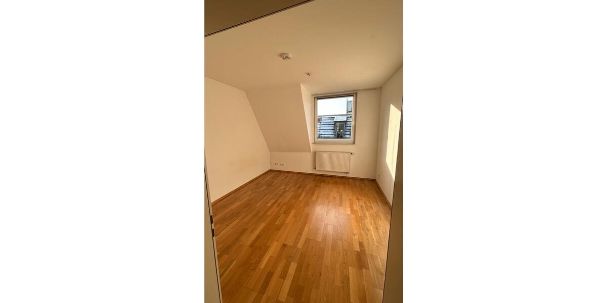 Dachgeschoßwohnung Köln Innenstadt - 2 Zimmer, 60 m&sup2;, 1.200&euro; | Angebot:26294645