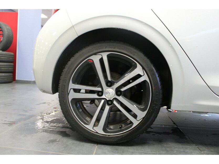 Peugeot 208 Blue-HDi 120 Allure GT Line 133.075 km 8.480 € Euskirchen 53881