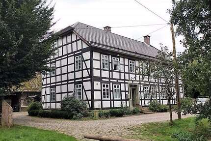 Haus Kirchbrak - 6 Zimmer, 225 m&sup2;, 1.650&euro; | Angebot:27147624