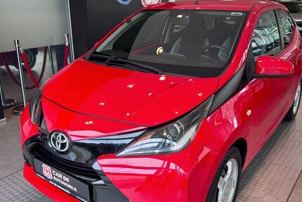 Toyota Aygo (X) 68.000 km 7.990 € Hamburg 22547