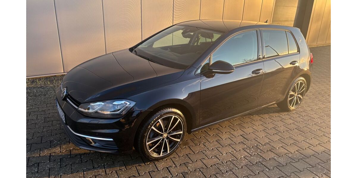 VW Golf 129.300 km 15.500 &euro; Waldbüttelbrunn 97297
