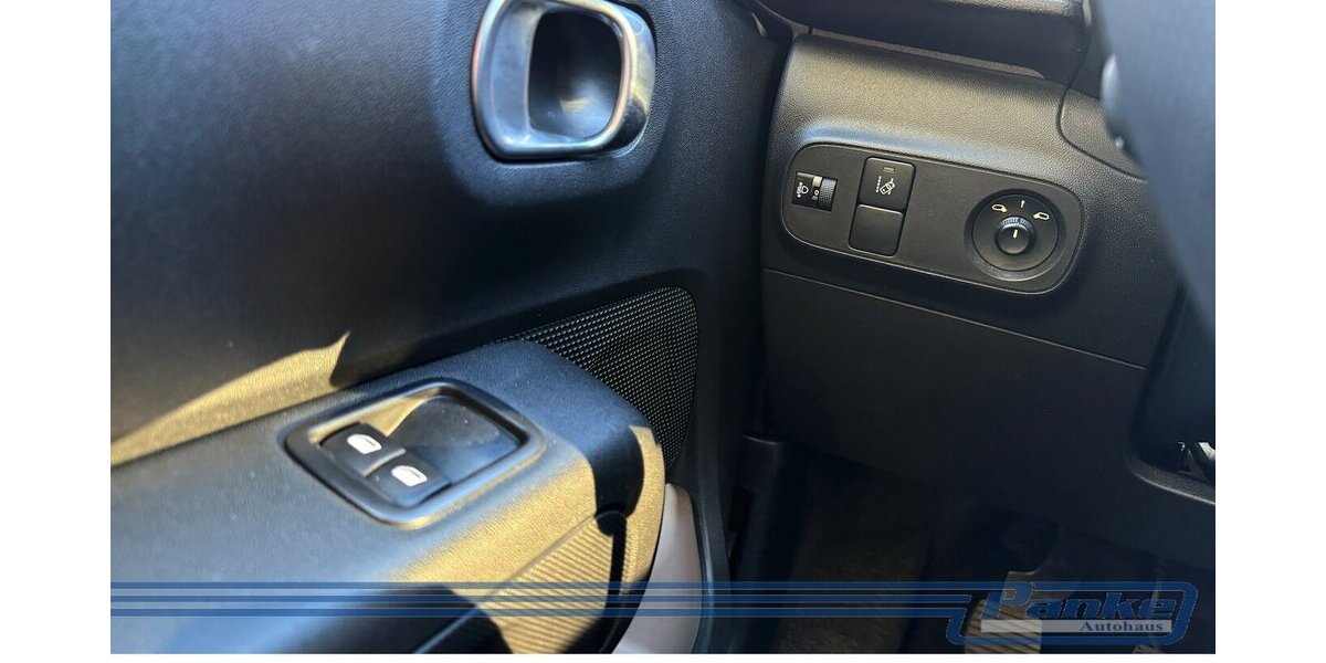 Citroen C3 1.2 PT 82 Feel*LED*BT*Tempo*8Reifen*SpurH* 84.089 km 7.690 &euro; Berlin 13187