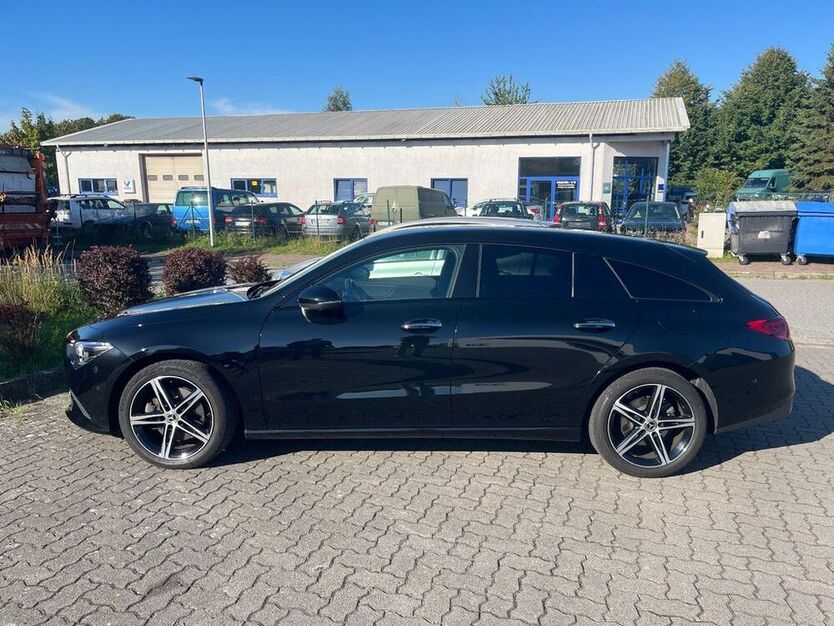 CLA 220 Shooting Brake