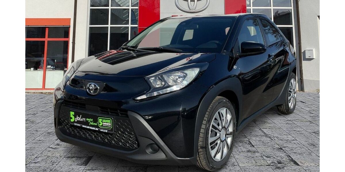 Toyota Aygo (X) 12.100 km 12.690 &euro; Dresden 01139