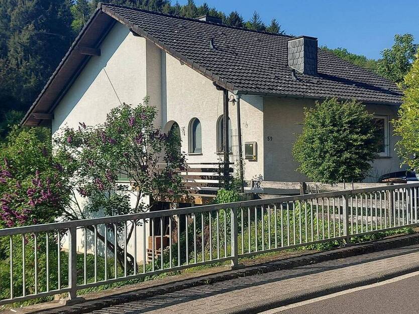 Gemütliches Einfamilienhaus mit einem schönen Gartengrundstück in RaumbachMeisenheim zu verkaufen