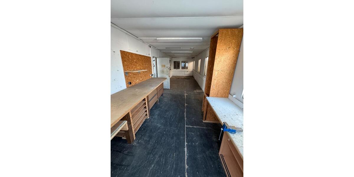 Halle gewerbl, Immobilie zur Vermietung mit Büro und Außenlager zimmer