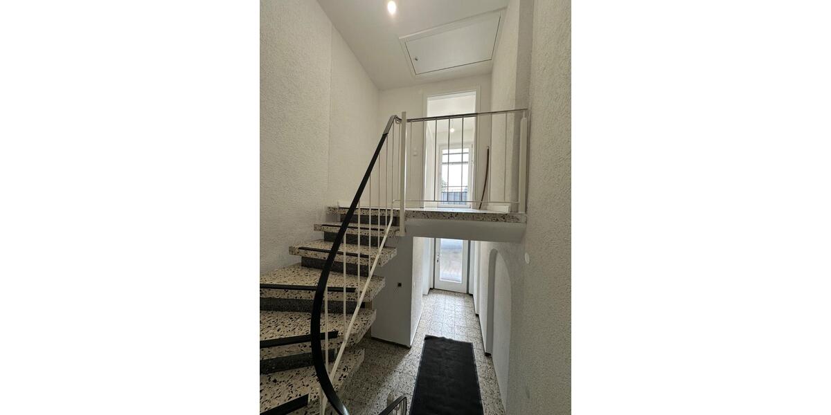 Etagenwohnung Rastatt - 4.5 Zimmer, 145 m&sup2;, 1.450&euro; | Angebot:24873257