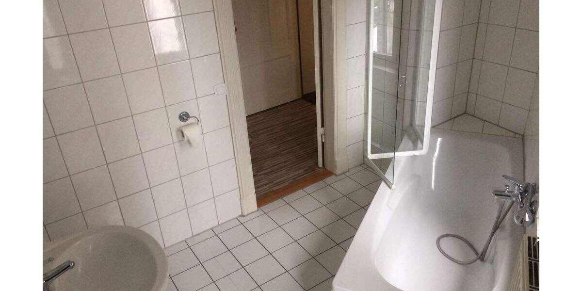 Geräumige 2-Zimmer-Whg. in schönem Jugendstilhaus zu vermieten Vinetaplatz 4, Kiel-Gaarden 2 zimmer