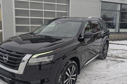 Nissan Pathfinder 24.551 km 42.999 &euro; Radebeul 01445