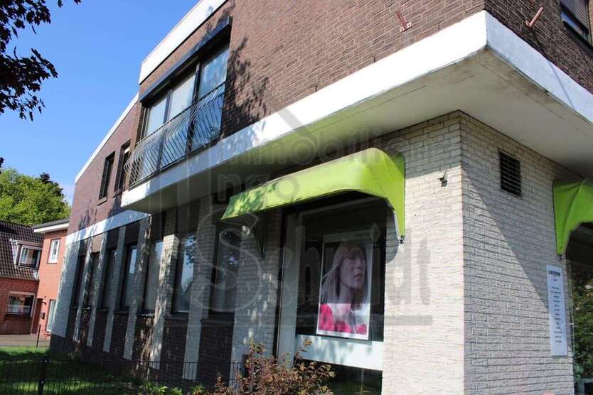 Haus zum Kaufen in Weener 348.000 € 292 m²