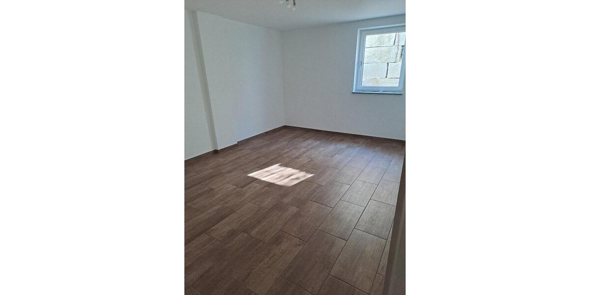 Etagenwohnung Pfarrkirchen - 6.5 Zimmer, 142 m&sup2;, 1.200&euro; | Angebot:26394253