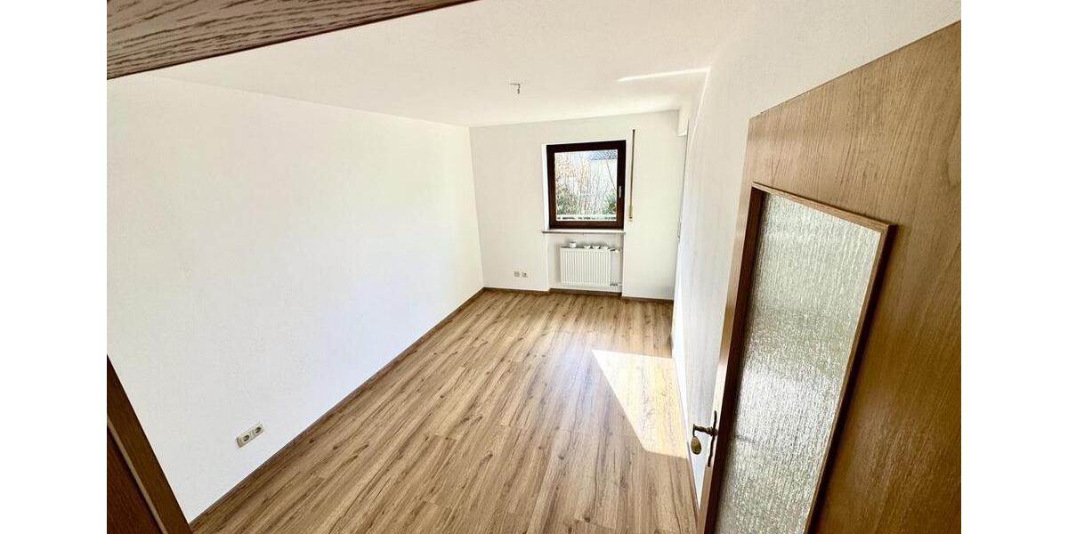 Doppelhaushälfte Augsburg Lechhausen - 6.5 Zimmer, 152 m&sup2;, 1.950&euro; | Angebot:26338323