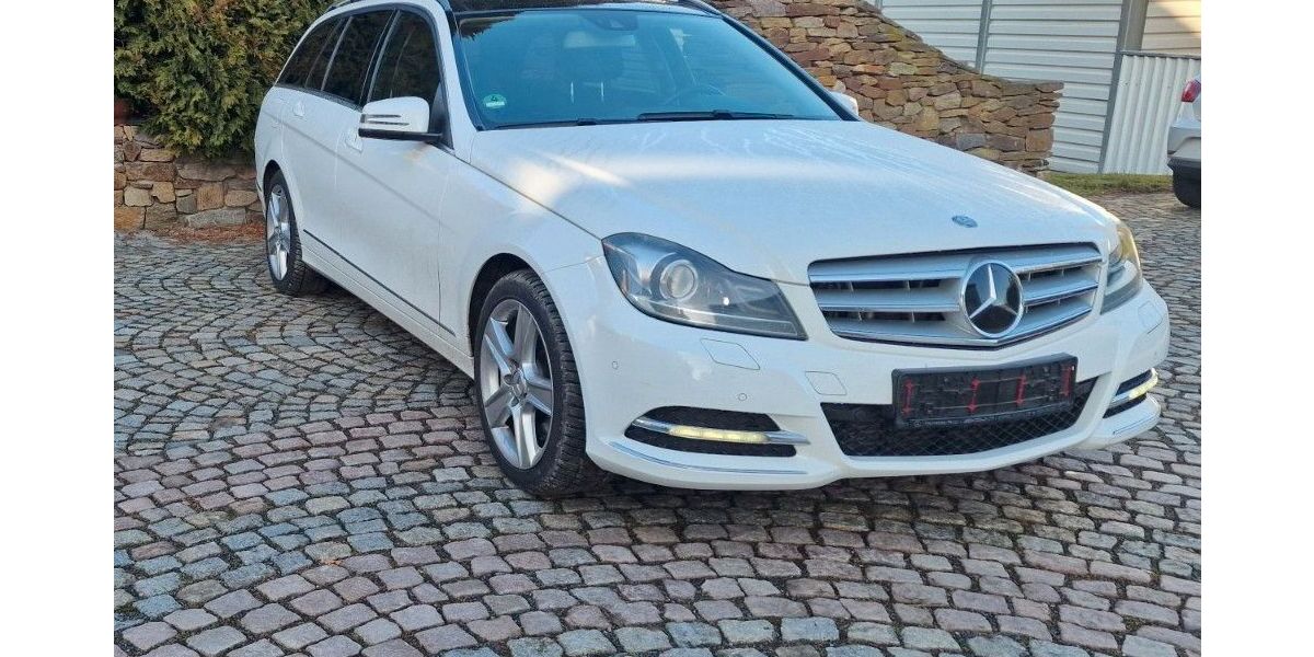 Mercedes-Benz C 300 182.298 km 13.499 &euro; Siebenlehn Großschirma 09603