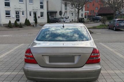 Mercedes-Benz E 200 163.000 km 4.250 &euro; Hattenhofen 73110