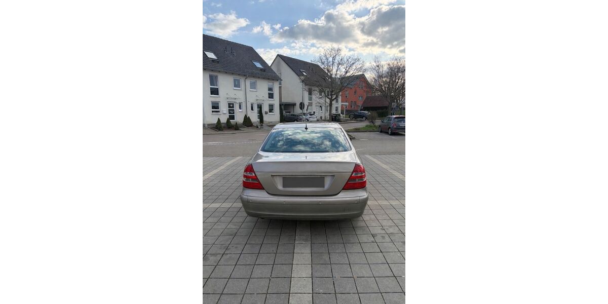 Mercedes-Benz E 200 163.000 km 4.250 &euro; Hattenhofen 73110