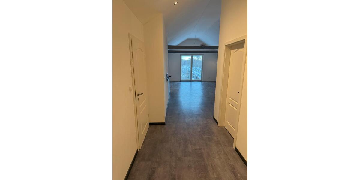 Dachgeschosswohnung in Meitingen 100qm +EBK 2 zimmer