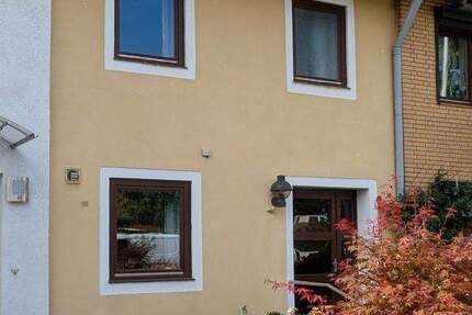 Reihenmittelhaus mit Wintergarten und Stellplatz auf Eigenland, 23569 Lübeck 3 zimmer