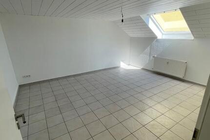 *Provisionsfrei* 3-Zimmer Wohnung in kleiner Wohneinheit + Garage 3 zimmer
