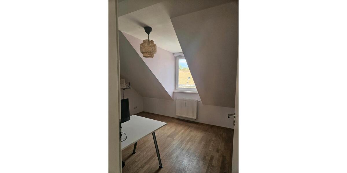 Dachgeschoßwohnung München Sendling-Westpark - 3 Zimmer, 65 m&sup2;, 1.570&euro; | Angebot:26680226