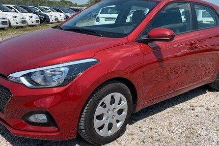 Hyundai i20 26.220 km 11.890 &euro; München 81827