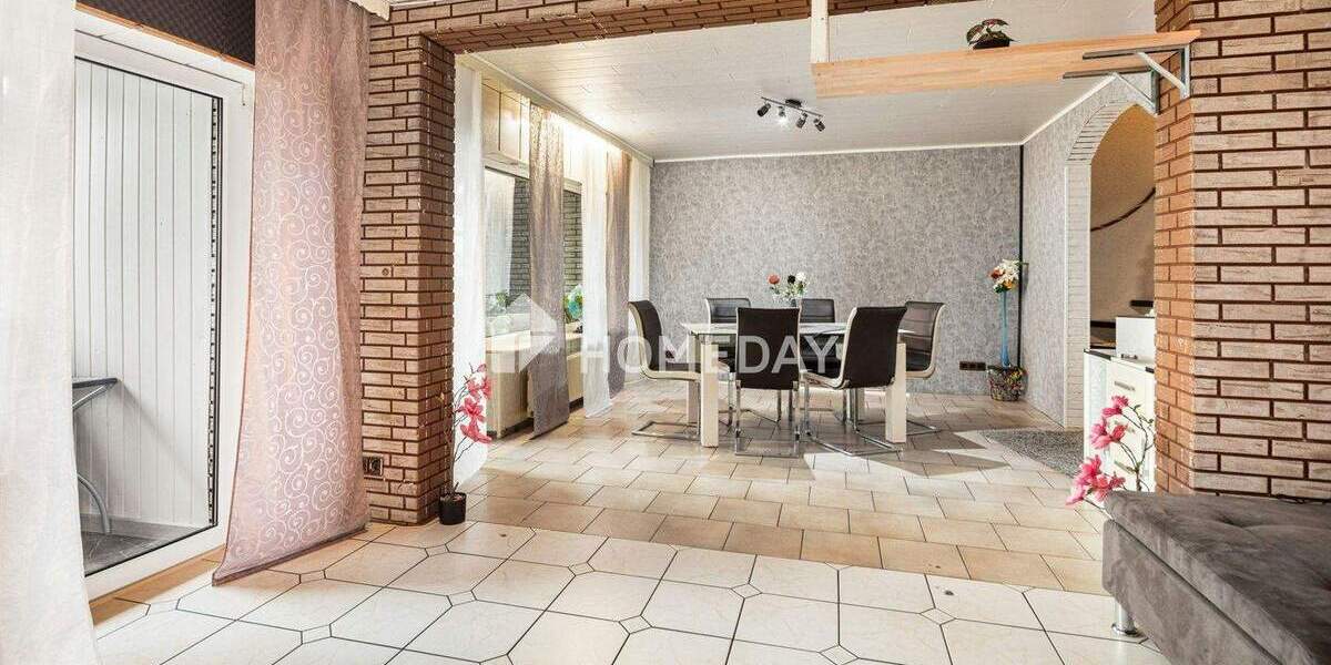 Zweifamilienhaus mit 210 m² Wohnfläche, Wintergärten, Loggia und gepflegtem Gartenparadies 1 zimmer