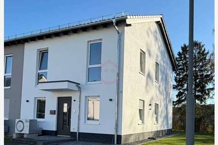 Haus Lich-Muschenheim Muschenheim - 4 Zimmer, 120 m&sup2;, 1.700&euro; | Angebot:25997172