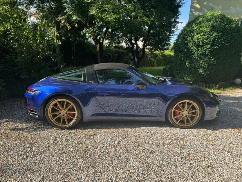 992