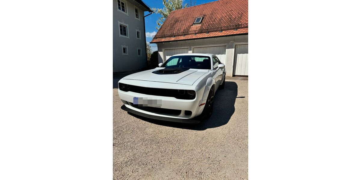 Dodge Challenger 81.000 km 32.500 &euro; Salem 88682