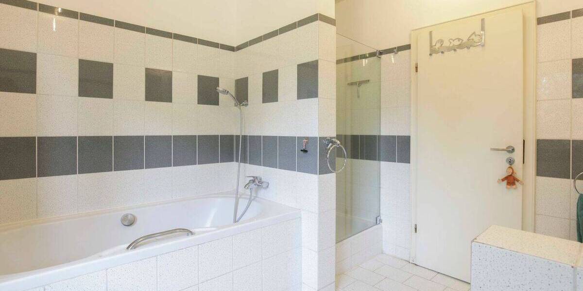 Mehrfamilienhaus, Wohnhaus Büdingen Calbach - 9 Zimmer, 495.000&euro; | Angebot:26189544