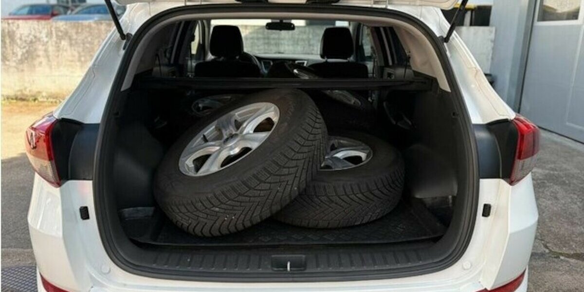 Hyundai Tucson blue 2WD 1. Hand 120.000 km 12.890 &euro; Neckarsulm 74172
