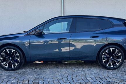 BMW iX 5.468 km 75.900 &euro; München 81245