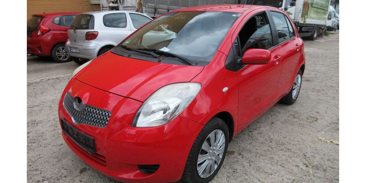 Toyota Yaris 58.155 km 2.900 &euro; Hamburg 20537