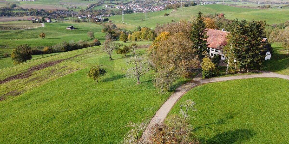 Historischer Doppelbauernhof in traumhafter Alleinlage mit weitem Fernblick und außergewöhnlichem Entwicklungspotenzial ! 8 zimmer