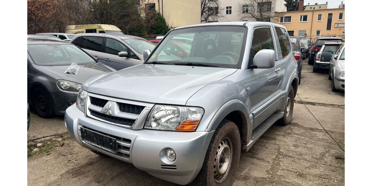 Mitsubishi Pajero 145.000 km 7.299 &euro; BERLIN 13409