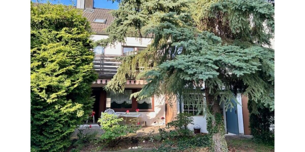 Doppelhaushälfte mit großer Garage am Haus und Garten 7 zimmer