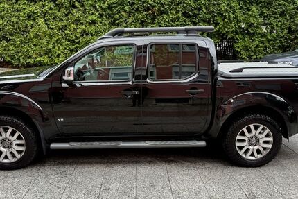 Nissan Navara 48.000 km 16.980 &euro; München 81827