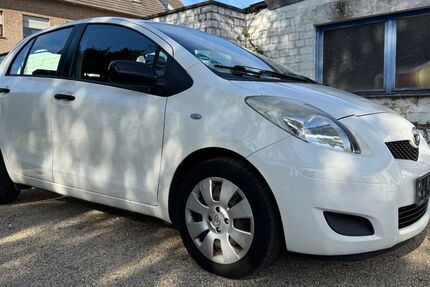 Toyota Yaris 236.000 km 2.499 € DÜREN 52353