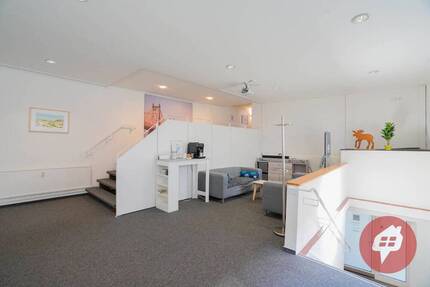 Ungewöhnliches Büro in ruhiger Hoflage