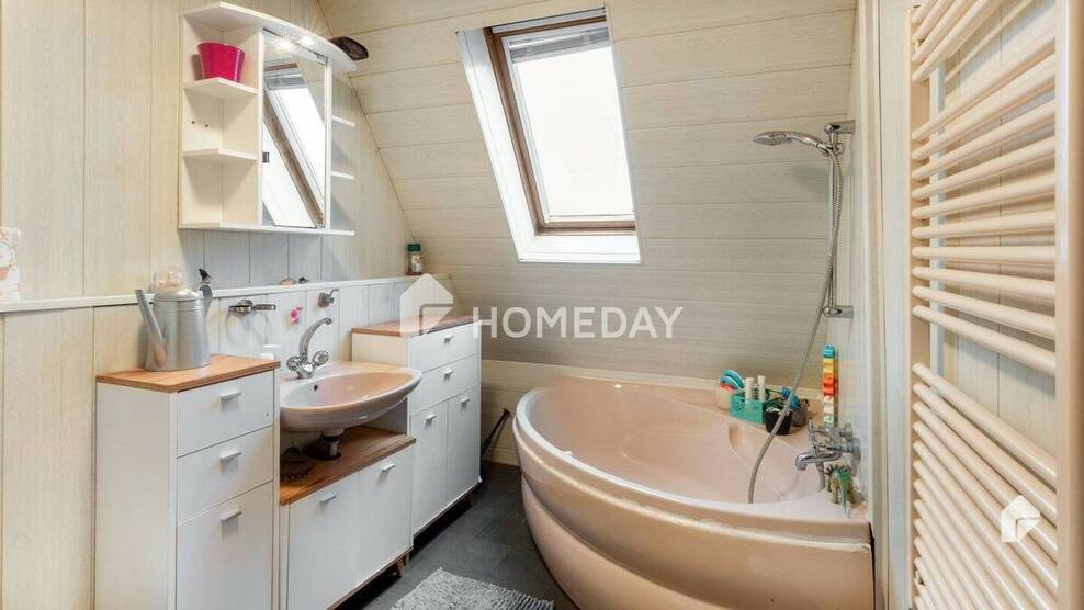 Ihr neues Zuhause: Doppelhaushälfte mit Garten und Platz für die Familie in Leuna 4 zimmer