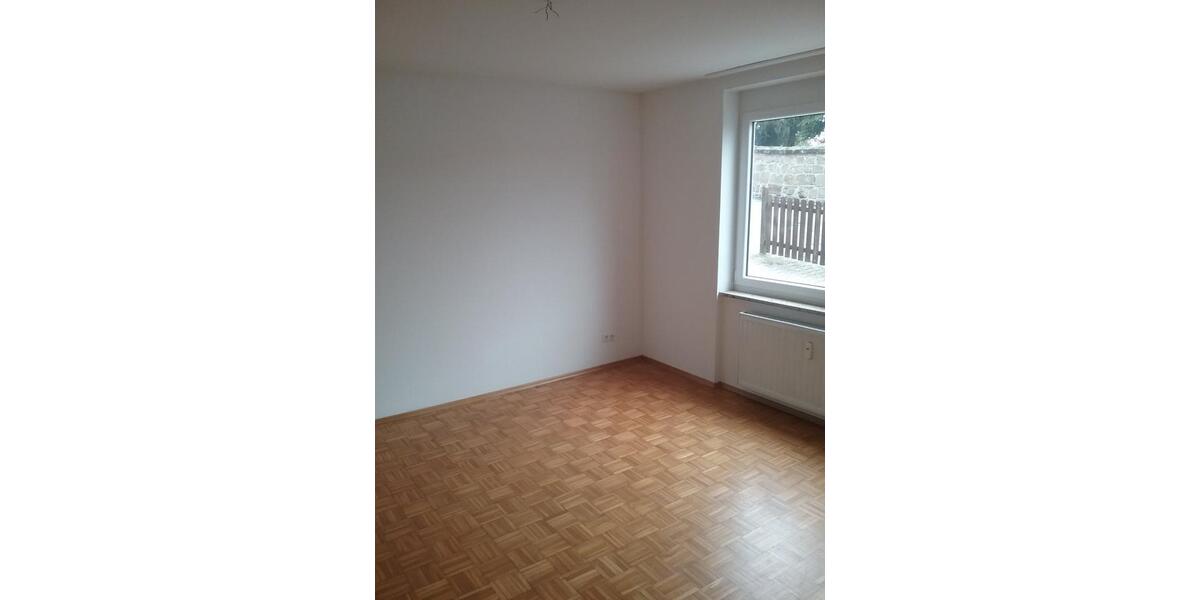 2-Zi.-Whg. mit Balkon, BadWC, geeignet für älteres Ehepaar zimmer