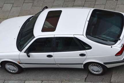 Saab 900