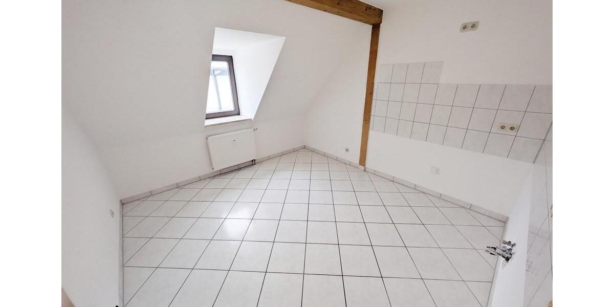 Dachgeschoßwohnung Zwickau - 3 Zimmer, 88 m&sup2;, 560&euro; | Angebot:26008237