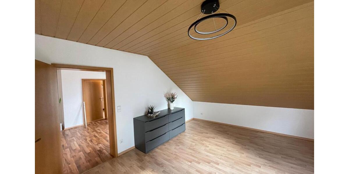 Dachgeschoßwohnung Marktredwitz - 4 Zimmer, 89 m&sup2;, 780&euro; | Angebot:26395865