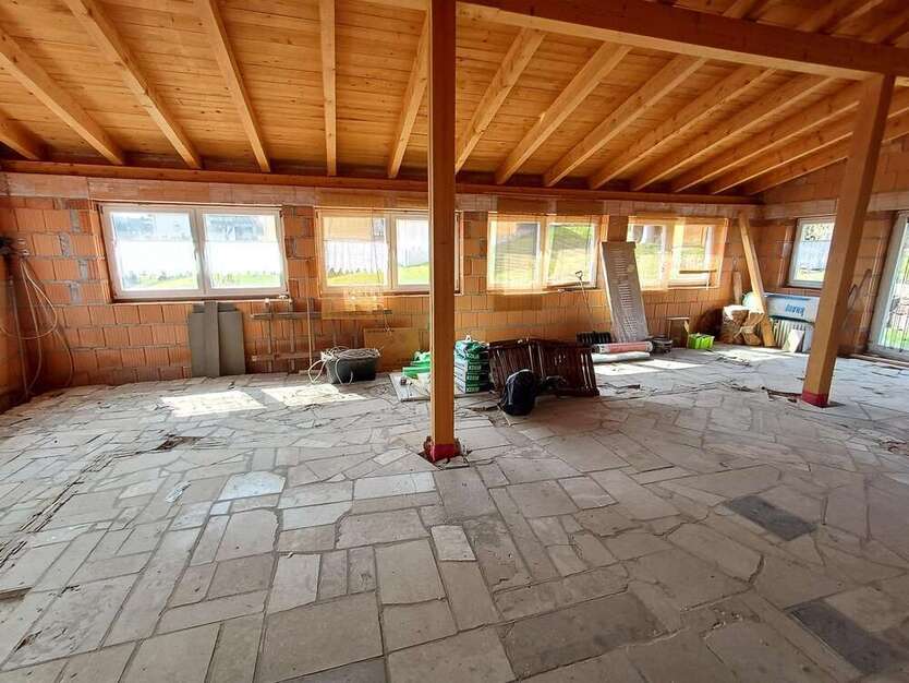 Wohnung zum Kaufen in Hutthurm 95.000 € 155 m²