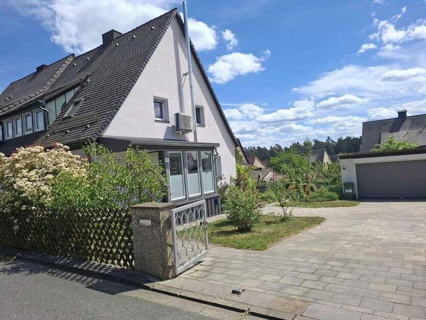 Modernisierte Doppelhaushälfte mit großem Garten 5 zimmer