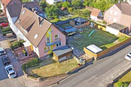 Garbsen-Berenbostel - Zweifamilien-DHH mit gr. Garten & 2 Garagen 7 zimmer